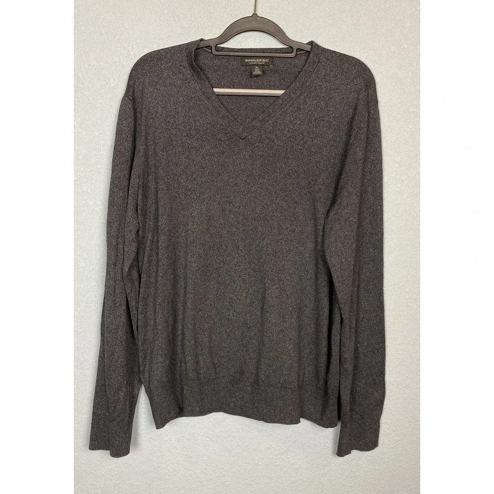 BANANA REPUBLIC Luxury Blend Men's‎ XL Gray Silk/Cashmere Blend V-Neck Sweater